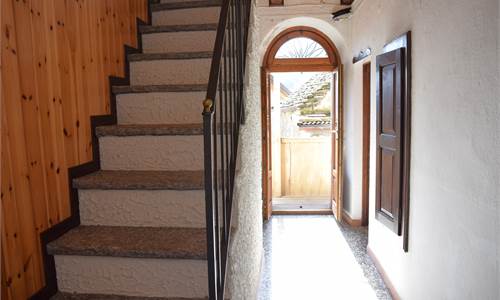 CASA INDIPENDENTE CON GIARDINO IN VENDITA